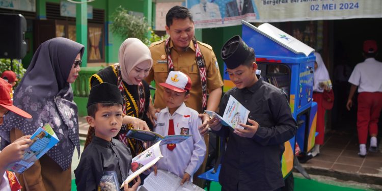 Tingkatkan Minat Baca, Motor Perpus Keliling Sambagi Sekolah-Sekolah di OKU
