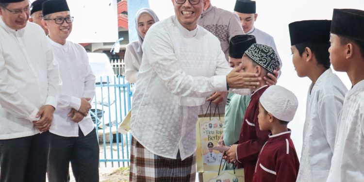 PDAM Tirta Raja Berbagi Bahagia Bersama Anak Yatim