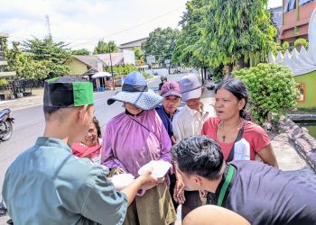 Bentuk Kepedulian, HMI Cabang Baturaja Bagikan 100 Nasi Kotak Kepada Yang Membutuhkan