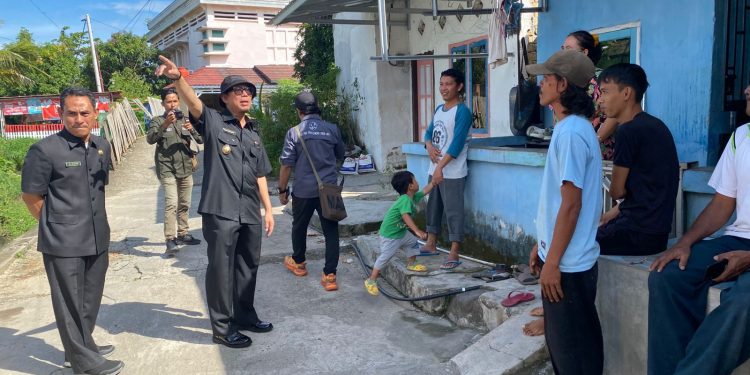 Tinjau Normalisasi Siring, Sembari Dengarkan Keluh Kesah Warga RT 14 Bakung