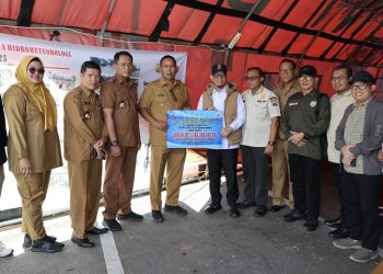 Direktur Tirta Raja Dampingi Bupati OKU Serahkan Bantuan Rp1,2 Miliar ke Pariaman