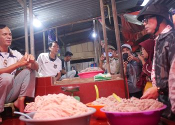 Hujan Deras, Bupati Tetap Tinjau Pasar Tradisional